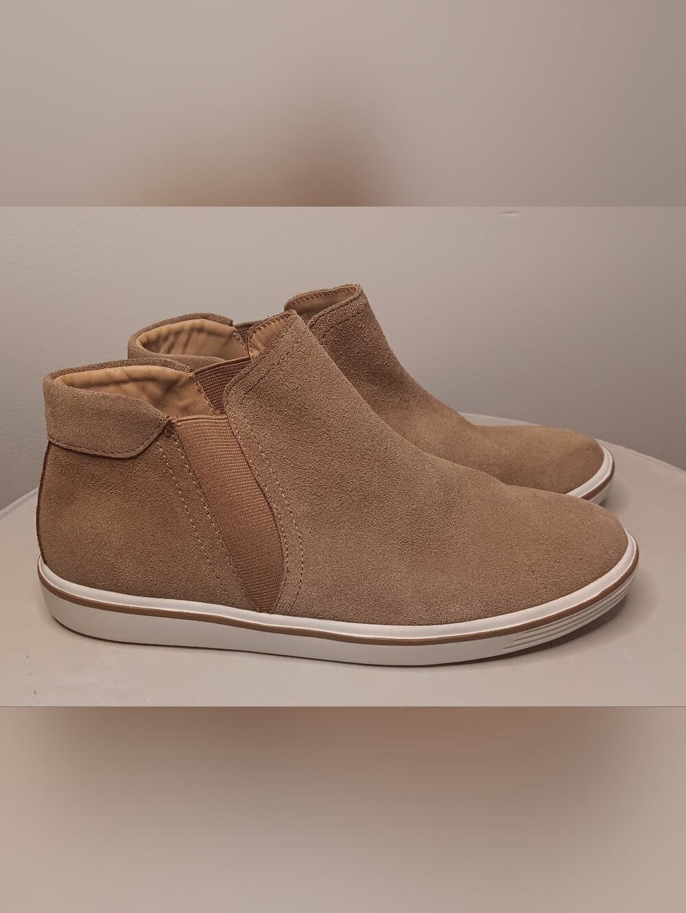 ​Me Too Kane Suede Chelsea Sneaker Booties Slip On Ankle Boots Tan Women's 8.5M